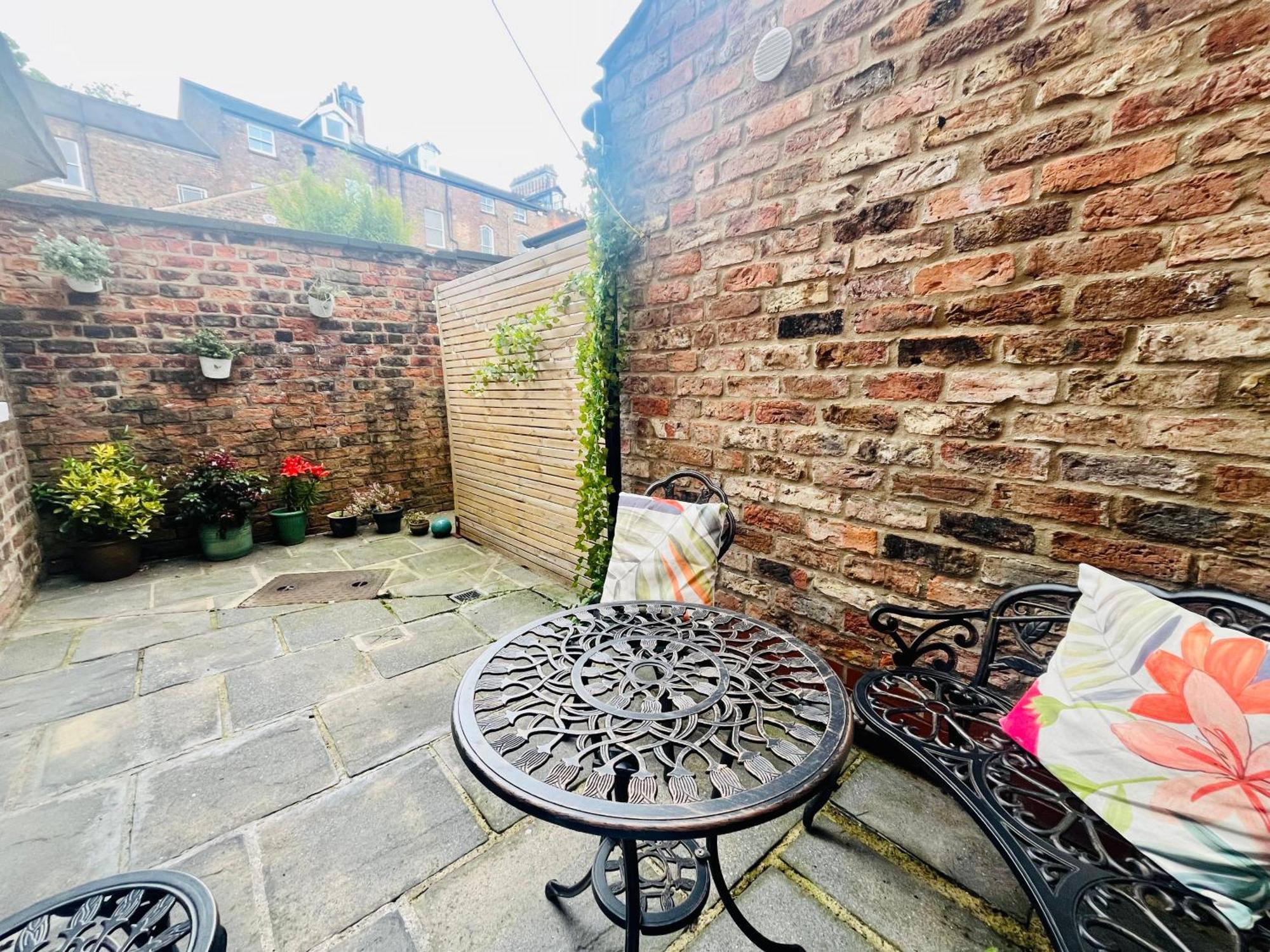 Bootham Apartment 32 - Free Parking - Five Minute Walk To York Minster Buitenkant foto